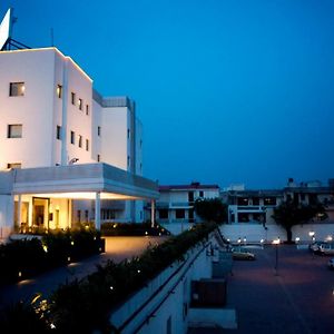Vibe By The Lalit Traveller